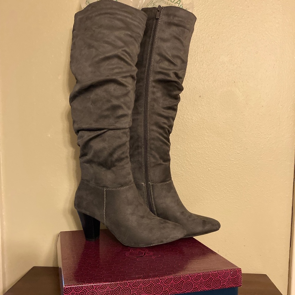 Refresh to the knee boots size 7 1/2. NWOT